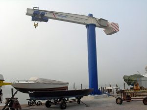 gru a bandiera per alaggio imbarcazioni Venturini Service srl