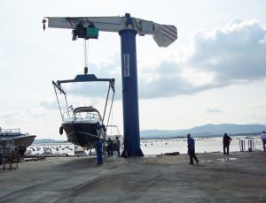 gru nautica a bandiera Venturini Service srl gru nautica a bandiera Venturini Service srl