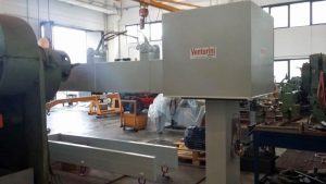 bilancino di sollevamento carica lastre su container speedyboxVenturini Service srl